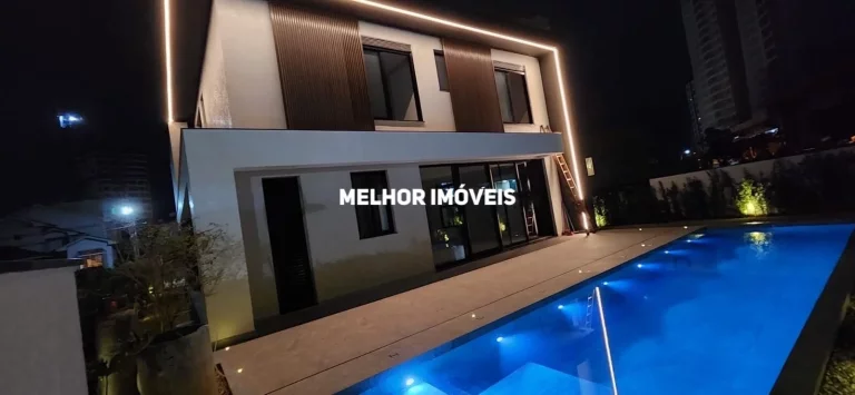 Imagem Casa Nova em condomínio fechado à venda com 5 suítes, 6 vagas de garagem localizada na Praia Brava .