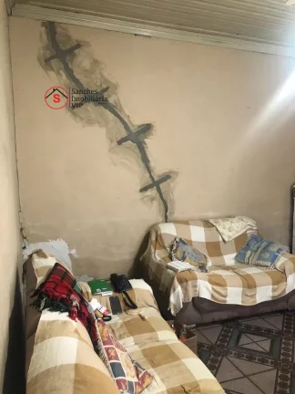 Imagem Casa Antiga à venda, com 8M de frente e área de terreno de 288m, à 350m da linha verde do metrô e linha prata do monotrilho, fácil acesso ao centro