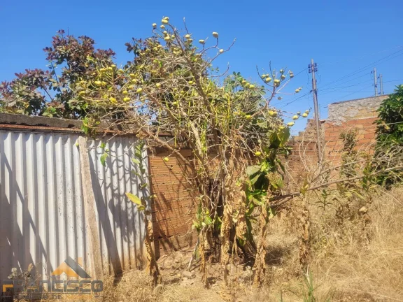 Imagem OPORTUNIDADE ÚNICA TERRENO DE ESQUINA À VENDA