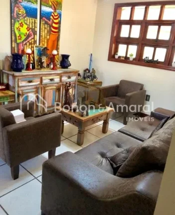Imagem Linda casa com 900m de terreno e 610 m de construção, escritório, despensa com adega, churrasquei...