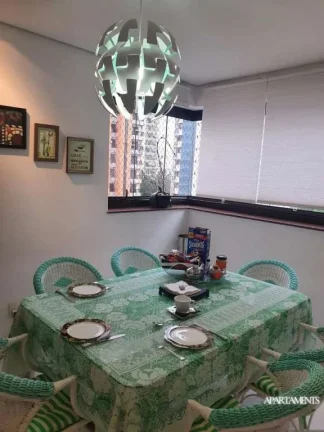 Imagem 225m2, com 4 suites, 4 vagas de garagem , quadra de tênis, quadra de squash