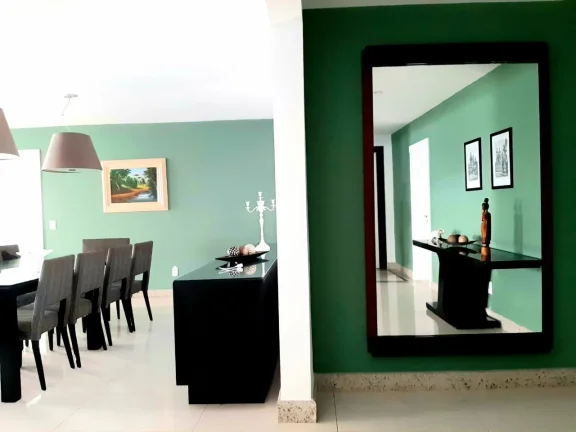 Imagem Casa em Condomínio Novo Leblon, em terreno de 1000 m², 6 suítes, jardins, piscina, área gourmet com churrasqueira.