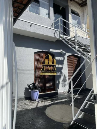 Imagem Sobrado com 363 m2, 03 suites, varias vagas de garagem, piscina.