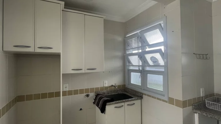 Imagem Apartamento Térreo à Venda com 3 Dormitórios em Canasvieiras – Florianópoli