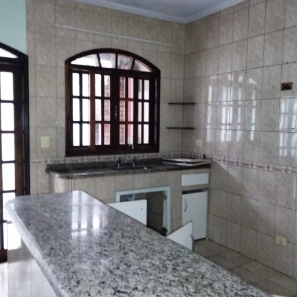 Imagem Sobrado à venda em Cotia-SP - Parque Isaac Pires: 2 quartos, 2 banheiros, 3 vagas, 100m² área. Aproveite!