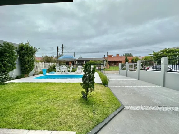 Imagem Casa 4 Dormitórios - Bairro Noiva do Mar