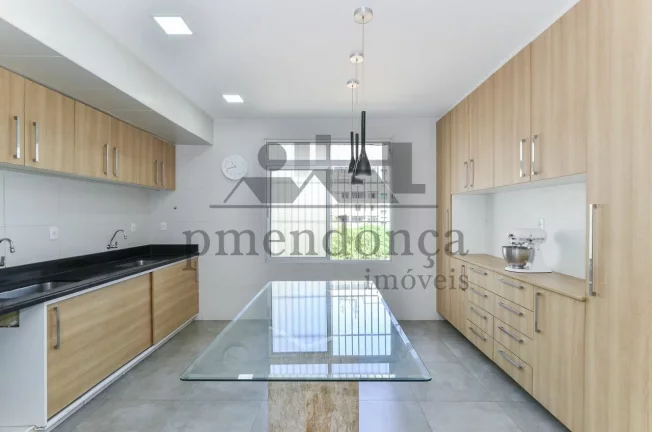 Imagem Apartamento encantador à venda em Higienópolis, com 3 quartos ( 1 suíte ) e 1 vaga, 191m²