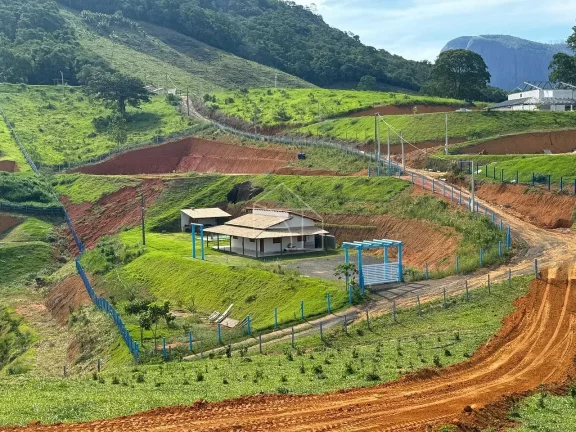 Terreno de 5.300m² em Fundão – Completo e Pronto para Morar