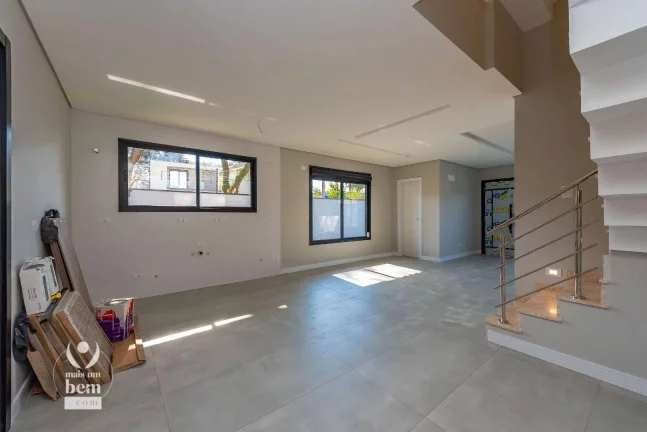 Imagem Sobrado 3 Suítes com QUINTAL, 228m², terraço com churrasqueira e 3 vagas de garagem à venda no Água Verde