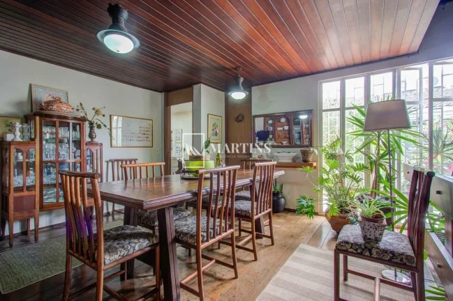 Imagem Excelente oportunidade para adquirir uma casa no Laogo Sul, em Brasília. Localizada na QL 4 Conjunt...