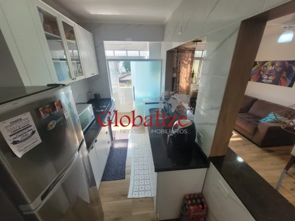 Imagem APARTAMENTO 02 DORMITÓRIOS, R$415.000,00, TODO REFORMADO, COZINHA AMERICANA, PRÓXIMO À PRAIA, 01 VAGA DE GARAGEM SUFICIENTE