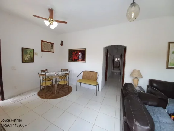 Imagem Casa com 4 Dormitórios e Piscina à Venda em Bairro Residencial de Peruíbe