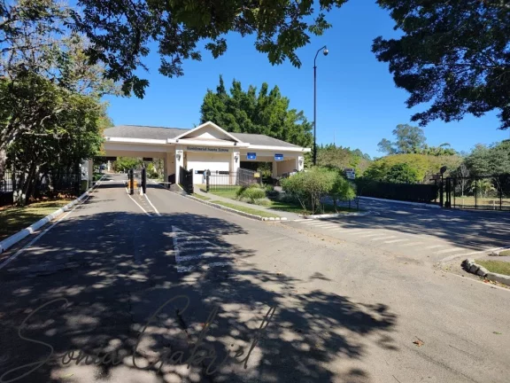 Terreno à venda com 810 m² no Condomínio Santa Teresa, no valor de R$399.000,00, a 5 min de Vinhedo.