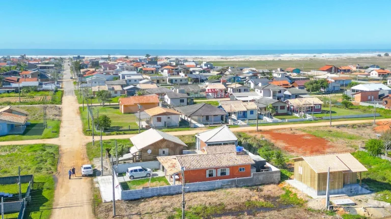 Imagem Casa com pátio na frente e atrás na zona sul