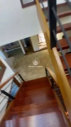 Imagem Casa de Alto Padrão Reformada com 3 Suítes no Condomínio Flamboyant Atibaia