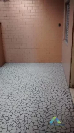 Imagem Lindo sobrado com 3 dormitórios, 2 vagas de garagem com excelente localização em bairro com fácil acesso a comércios e principais avenidas.