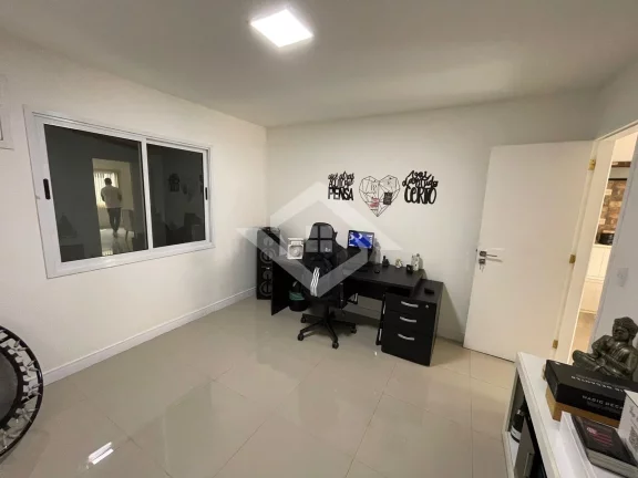 Imagem Casa Dúplex em Condomínio Fechado: Conforto e Segurança