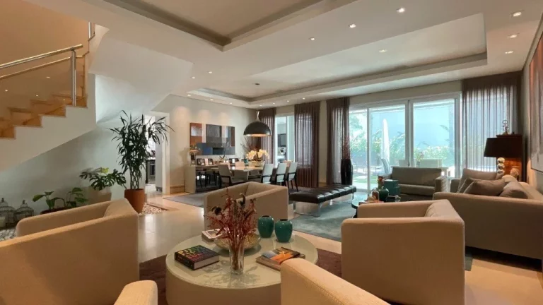 Imagem Imperdível casa em condomínio de luxo no Residencial Tamboré 10 em Santana de Parnaíba-SP: 4 quartos, 4 suítes, 5 banheiros, 4 vagas, 566m²!