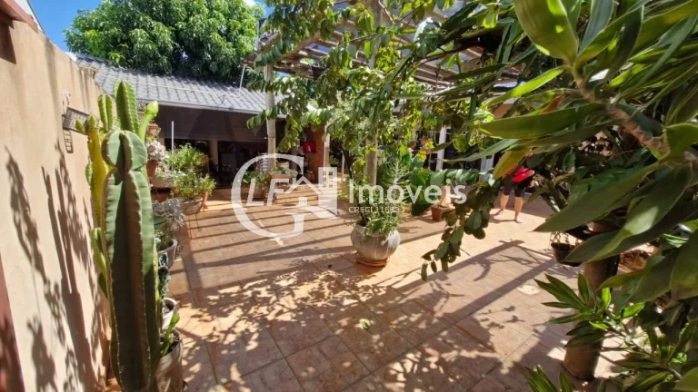 Imagem Oportunidade Única: Casa Comercial à Venda em Campo Grande-MS, Vila Ipiranga - 2 quartos, 1 suíte, 3 salas, 2 banheiros, 1 vaga de garagem, 247,72 m².