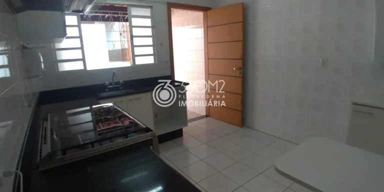 Imagem Sobrado para Venda em Atibaia / SP no bairro Jardim do Lago