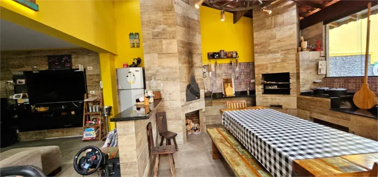 Imagem Casa para alugar com 5 quartos, sendo 2 suítes, em Alto da Lapa, São Paulo - SP