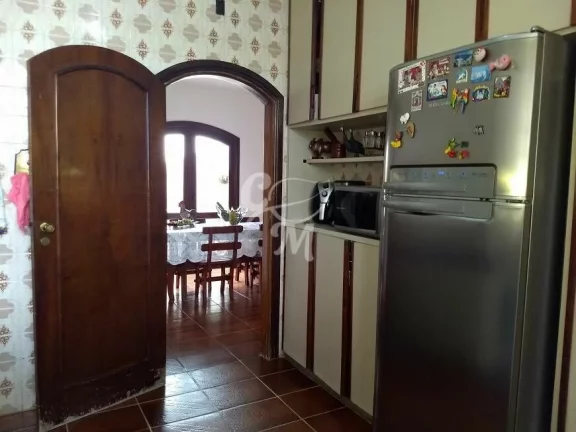Imagem Casa avarandada com cômodos amplos