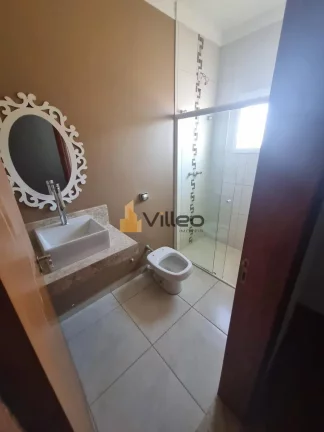 Imagem Descubra esta magnífica residência localizada no exclusivo condomínio do charmoso bairro Chácara...