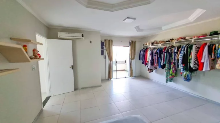 Imagem Casa de Rua no Robalo: 5 Suítes, Piscina e Salão de Festas à Venda