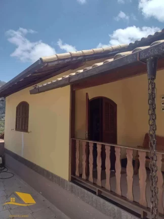 Vendo Casa em Amparo com Piscina, Área Gourmet e Sauna, aceita permuta.