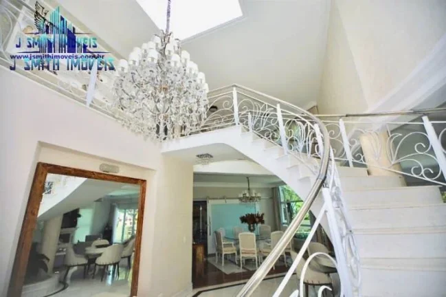 Imagem Belíssima casa em um dos melhores condomínios de alto padrão na Granja Viana!

 1 MILHÃO ABAIXO ...