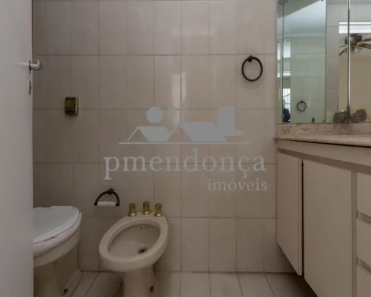 Imagem Apartamento em Higienópolis com 4 quartos (1 suí­te) e 1 vaga, 135 m²