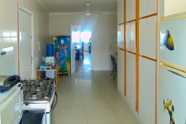 Imagem Pitangueiras - Frente total para o mar - 285 m² úteis - 2 vagas de garagens demarcadas.
