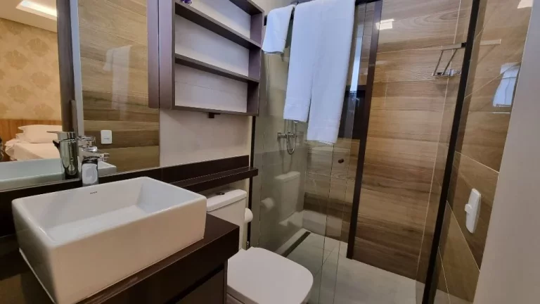 Imagem MARAVILHOSO APARTAMENTO TOTALMENTE REFORMADO, 2 VAGAS, VISTA MAR E LAZER.