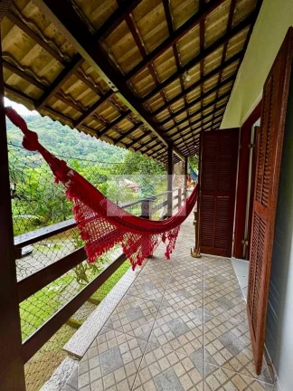Imagem Impecável casa em condomínio no Camorim, Rio de Janeiro-RJ: 3 quartos, 3 suítes, 1 sala, 5 banheiros, 300m² de área.