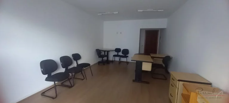 Imagem Sala Comercial à Venda no Centro de Florianópolis* Localizada em andar alto, esta sala comercial o...
