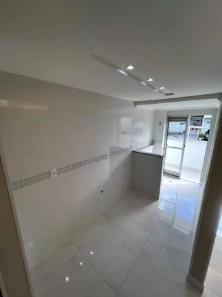Imagem Apartamento reformado com 2 dormitórios e 1 vaga em condomínio - Camboriú/SC