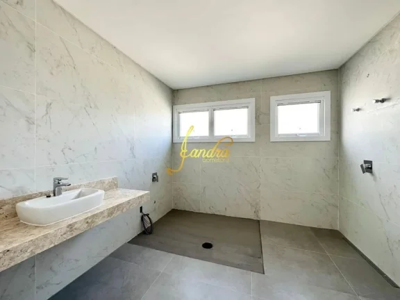 Imagem Sobrado em condomínio fechado com 04 suites