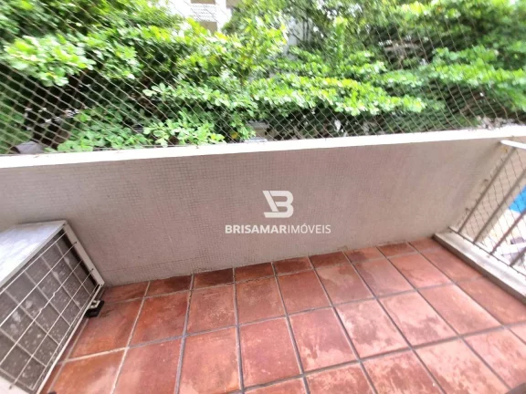 Imagem PITANGUEIRAS - NA SEGUNDA QUADRA DA PRAIA , LOCALIZAÇÃO ESPETACULAR, GARAGEM DEMARCADA NO PRÉDIO.