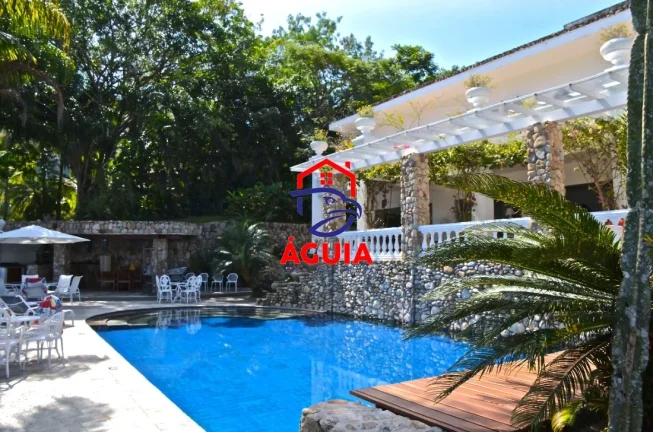 Imagem Belíssima casa em condomínio fechado em meio a Mata Atlântica com vista para o mar!!