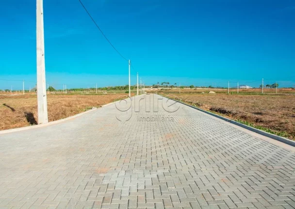 Imagem VENDO LOTE no melhor loteamento fechado da Pacatuba. O lugar ideal para você e sua família realiza...