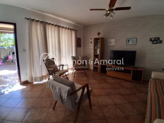 Imagem Excelente oportunidade para quem busca conforto, segurança e funcionalidade. Esta casa térrea poss...