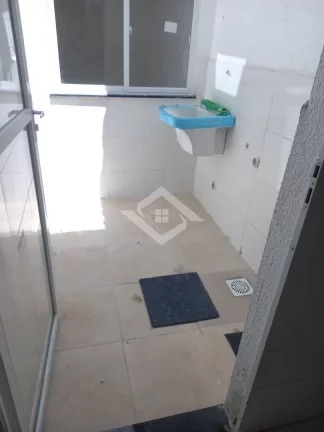 Imagem Casa na pedra de guaratiba com sala e 2 quartos, quintal e garagem