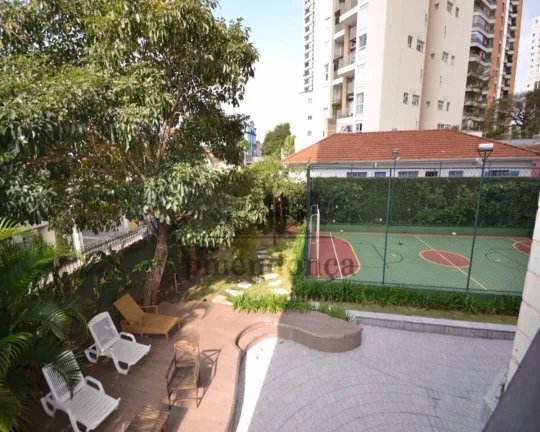 Imagem Apartamento amplo e iluminado. Living para 03 ambientes com lareira, terraço gourmet e piscina. Coz...