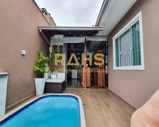 Imagem Lindíssima casa no Bairro Petrópolis. Imóvel possui uma suíte, mais dois dormitórios, sala de e...