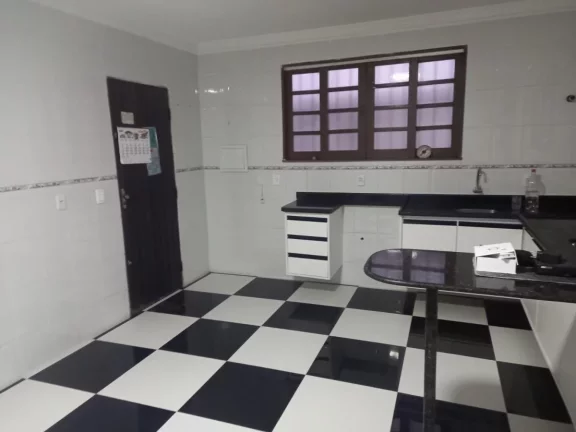 Imagem Casa com 4 quartos, 300m2, para locação em Lauro de Freitas, Centro