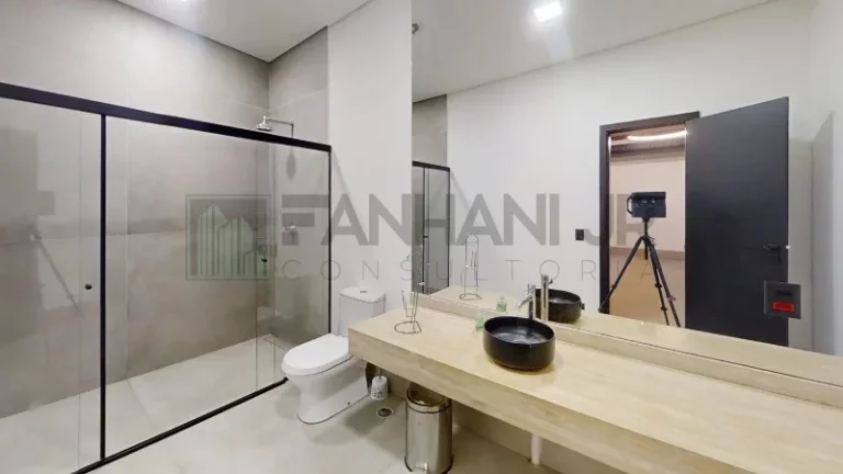 Imagem Casa Comercial para Locação em São Paulo-SP, Jardim Europa: 8 Salas, 8 Banheiros, 15 Vagas, 900m² de Área!