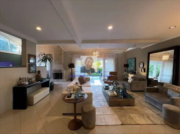 Imagem Vende-se Casa 4suítes, piscina e vista. Miolo da Granja Viana.