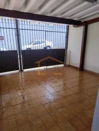 Imagem Casa antiga 2 dormitórios, 1 banheiro, 
1 vaga de garagem e cômodos amplos. Imóvel precisa de ref...