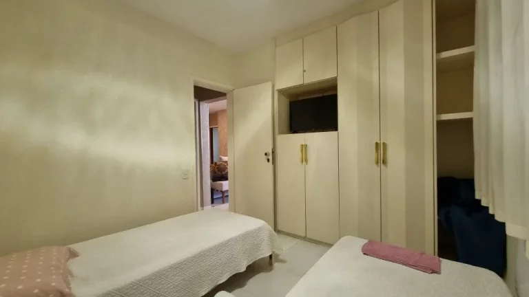 Imagem Flat com 2 dormitórios à venda, 76 m² - Pitangueiras - Guarujá/SP