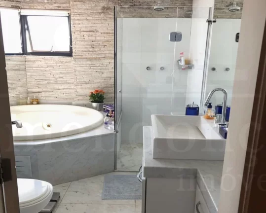 Imagem Apartamento na Rua Capote Valente com 3 suítes e 4 vagas, 192m²